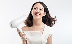 女生迈开腿打扑克又痛又痒怎么办